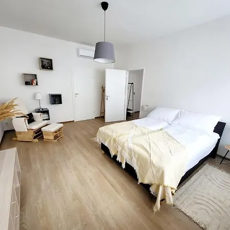 V Centre Diania Bratislava